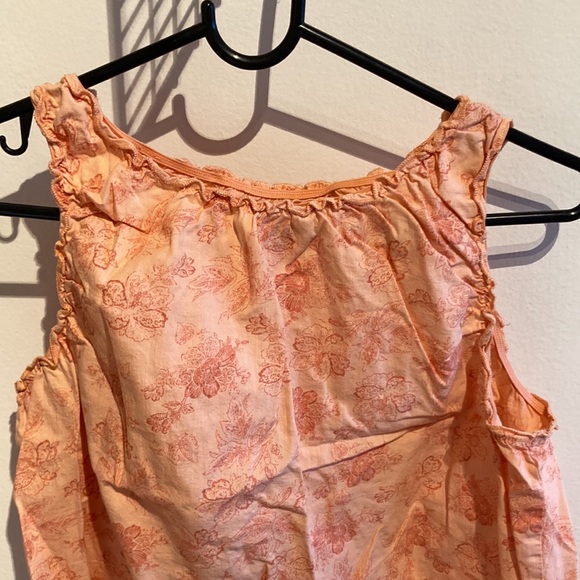 Cute top - Picture 2 of 3